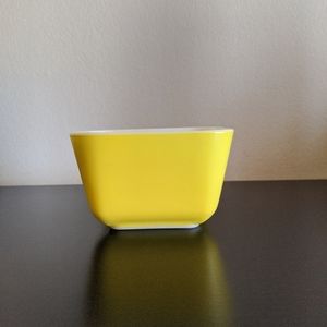 COPY - Vintage Pyrex yellow refrigerator dish